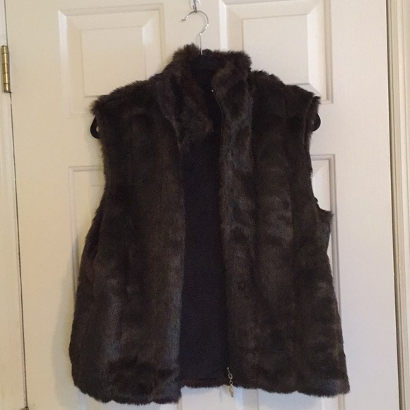 Reversible vest. - Picture 1 of 5